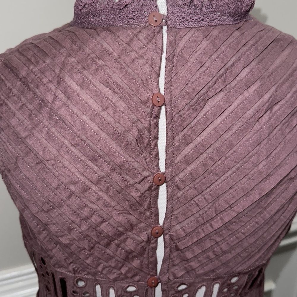 Free People ๐ฏ Cotton Plum Cut Out Embroidered Sleeveless Tank size XS - Picture 9 of 11